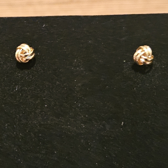 Love knot gold plated stud earrings 8mm - Picture 5 of 6